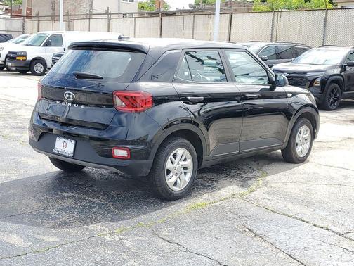 Onyx Black 2026 Hyundai VENUE SE