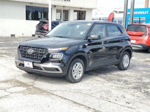 Onyx Black 2026 Hyundai VENUE SE