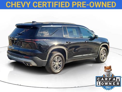 Mosaic Black Metallic 2025 Chevrolet Traverse LT
