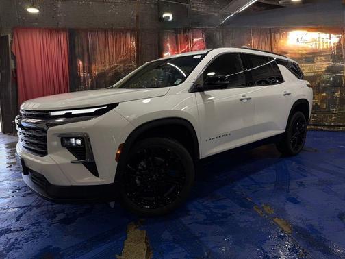 Summit White 2026 Chevrolet Traverse LT