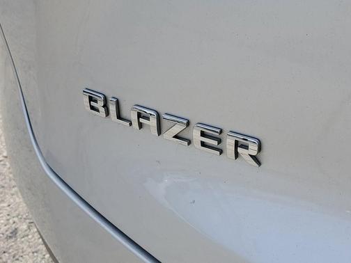 Silver Ice Metallic 2020 Chevrolet Blazer 2LT
