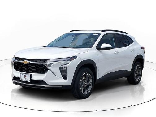 Summit White 2026 Chevrolet Trax LT
