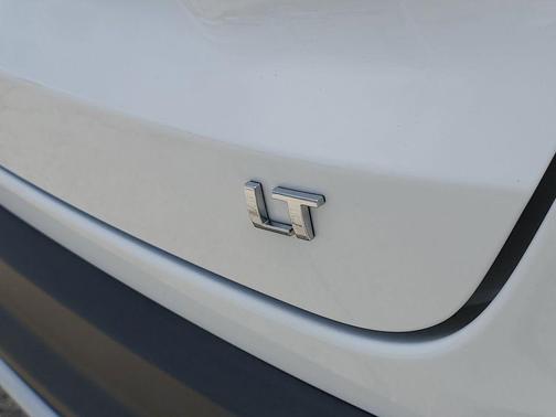 Summit White 2026 Chevrolet Trax LT