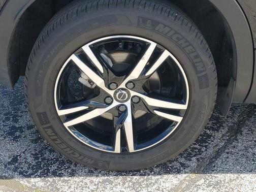 Black 2024 Volvo XC40 B5 Core