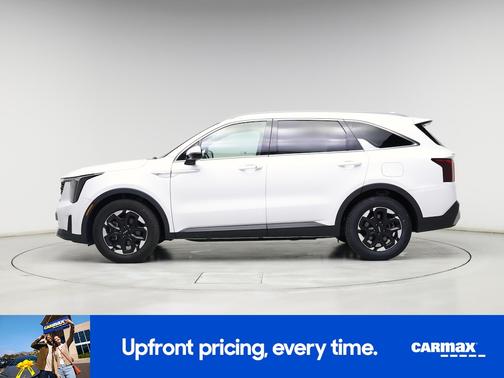 White 2024 Kia Sorento S
