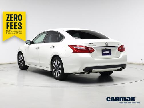 White 2017 Nissan Altima SV