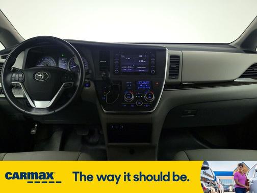 2018 Toyota Sienna XLE