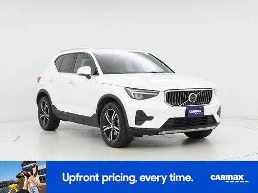 2025 Volvo XC40 B5 Core Bright Theme