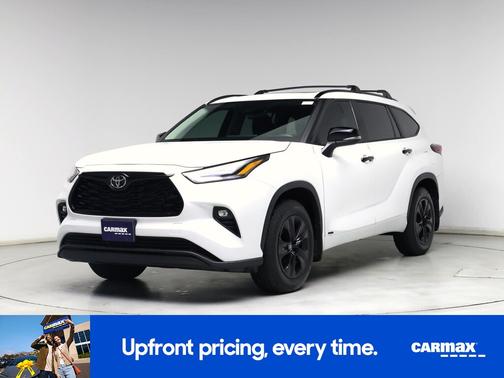 White 2025 Toyota Highlander Hybrid XLE Nightshade