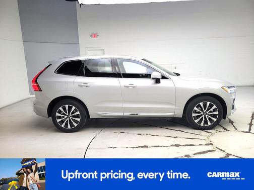 2023 Volvo XC60 B5 Plus Dark Theme