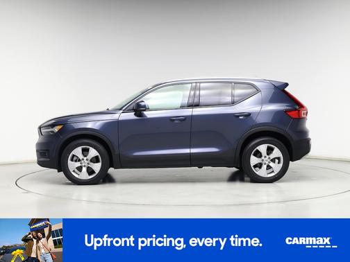 2022 Volvo XC40 T5 Momentum