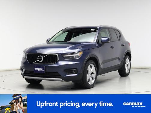 2022 Volvo XC40 T5 Momentum