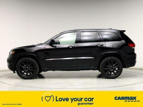 Photo 3 of 25 of 2017 Jeep Grand Cherokee Altitude