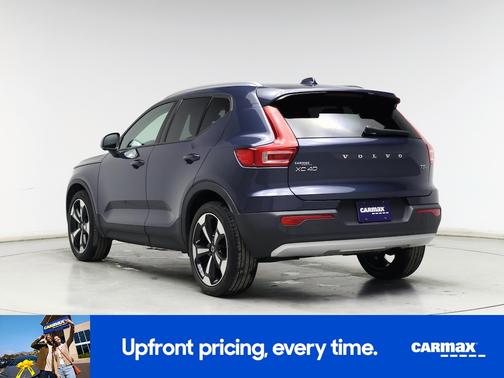 2022 Volvo XC40 T5 Momentum