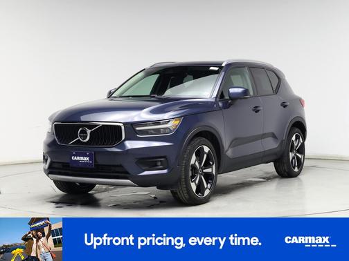 2022 Volvo XC40 T5 Momentum