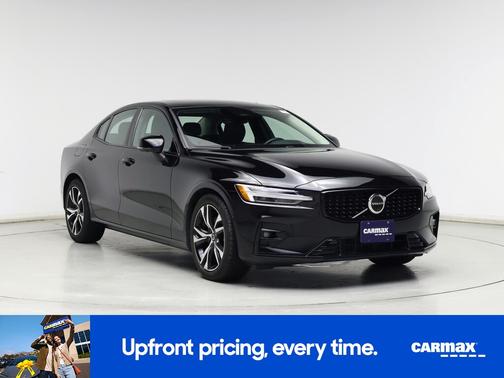 2024 Volvo S60 B5 Plus Dark Theme