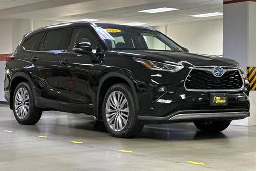2023 Toyota Highlander Hybrid Platinum