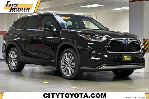 2023 Toyota Highlander Hybrid Platinum