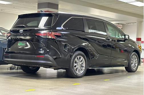 2021 Toyota Sienna LE