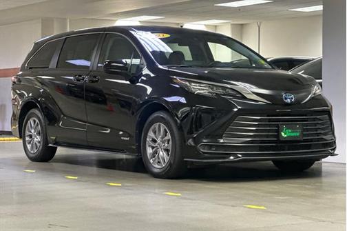 2021 Toyota Sienna LE