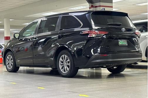 2021 Toyota Sienna LE