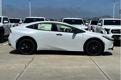2025 Toyota Prius L