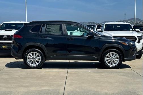 2025 Toyota Corolla Cross LE