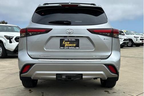 2025 Toyota Highlander Hybrid Platinum