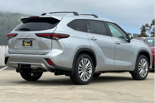2025 Toyota Highlander Hybrid Platinum