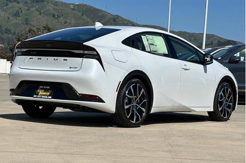 2025 Toyota Prius L