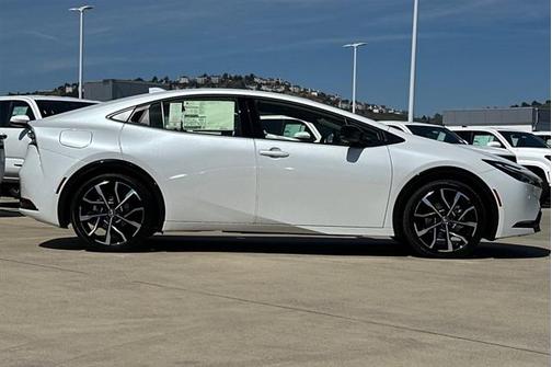 2025 Toyota Prius L
