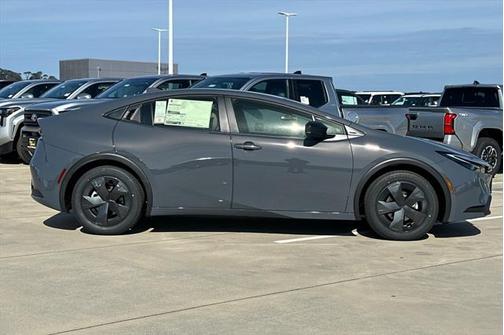 2025 Toyota Prius LE