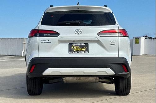 2025 Toyota Corolla Cross XLE