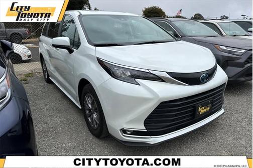 2024 Toyota Sienna XLE 8 Passenger