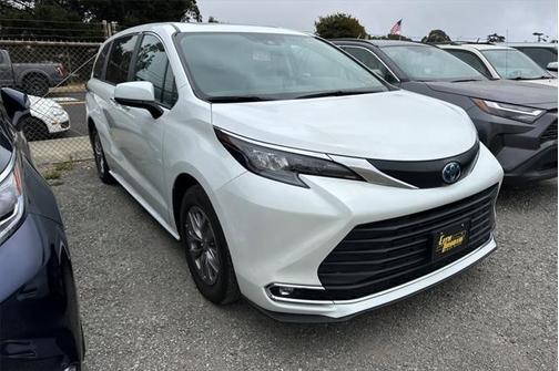 2024 Toyota Sienna XLE 8 Passenger