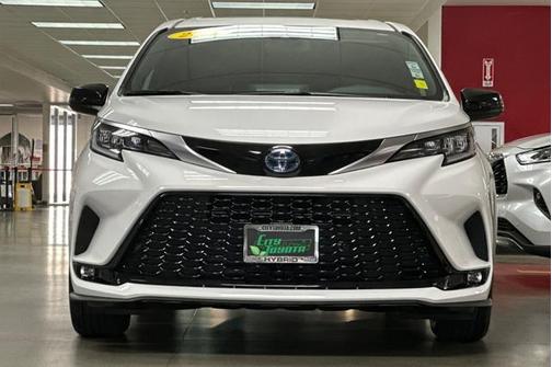 2021 Toyota Sienna XSE 7 Passenger