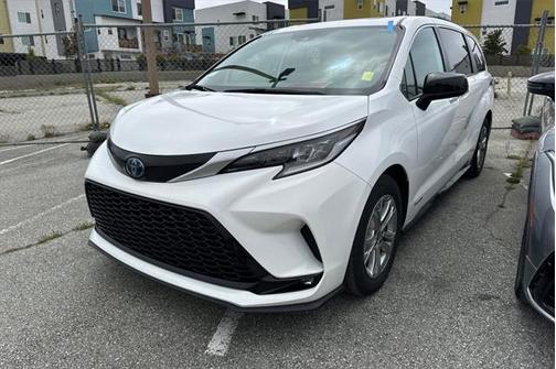 2021 Toyota Sienna XSE 7 Passenger