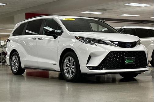 2021 Toyota Sienna XSE 7 Passenger