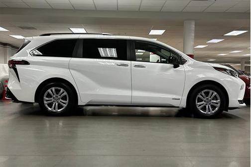 2021 Toyota Sienna XSE 7 Passenger