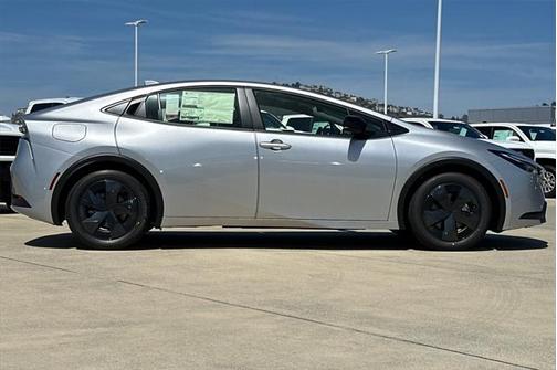 2025 Toyota Prius L
