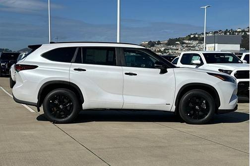 2025 Toyota Highlander Hybrid XLE