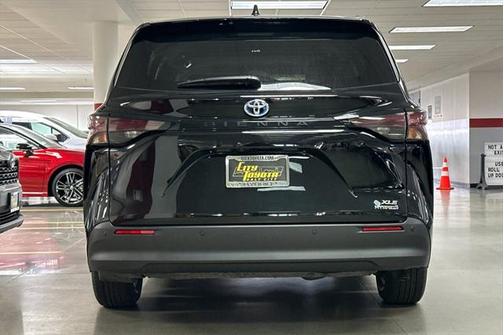 2024 Toyota Sienna XLE 7 Passenger