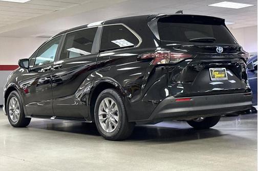 2024 Toyota Sienna XLE 7 Passenger