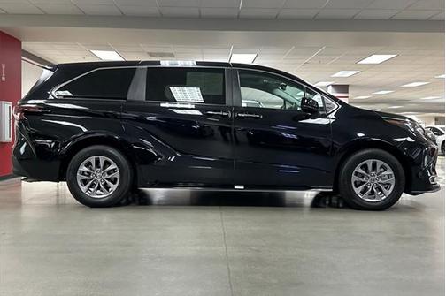 2024 Toyota Sienna XLE 7 Passenger