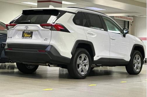 2025 Toyota RAV4 Hybrid LE