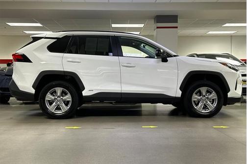 2025 Toyota RAV4 Hybrid LE