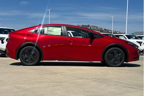 2025 Toyota Prius L