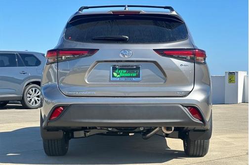 2025 Toyota Highlander Hybrid XLE