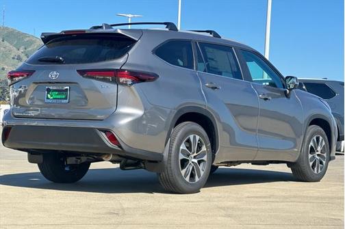 2025 Toyota Highlander Hybrid XLE
