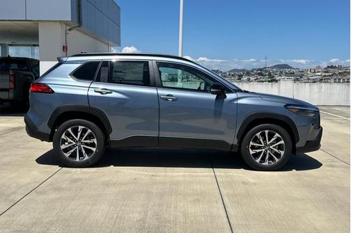 2025 Toyota Corolla Cross XLE